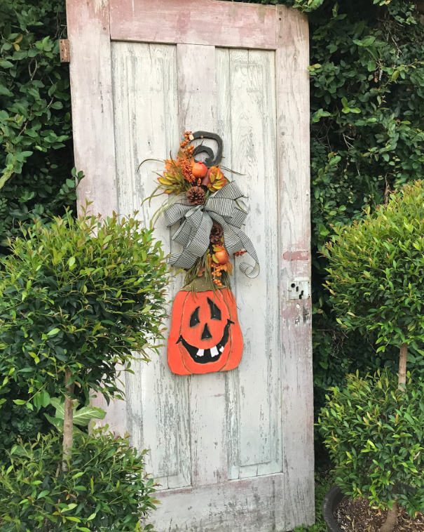 Wood Jack-O-Lantern Wreath